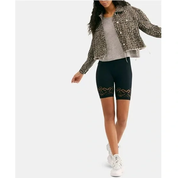 NWT Free People Cropped Leopard Denim Jacket - Size Medium Oversized - Picture 4 of 15